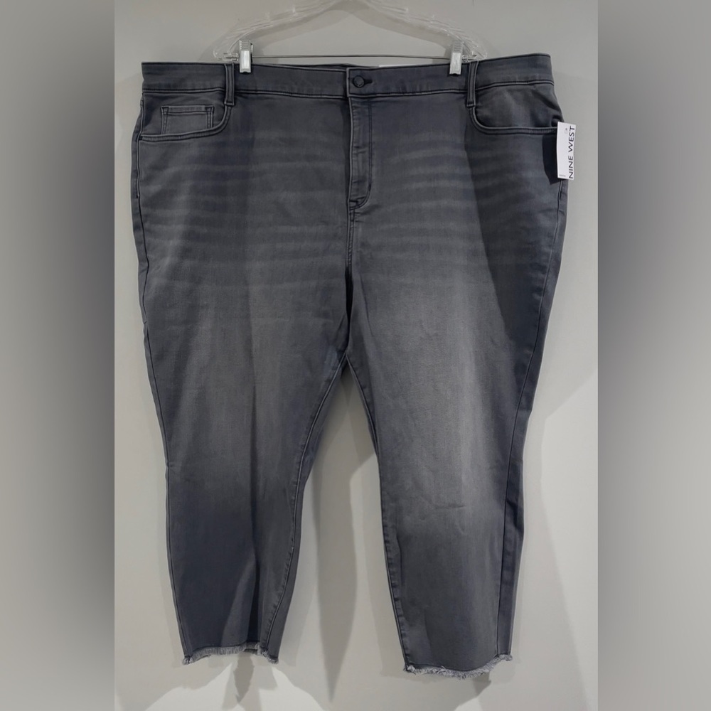 NWT Nine West Slimming High-Waisted Straight-Leg Crop Jeans - Gray, 28W Short